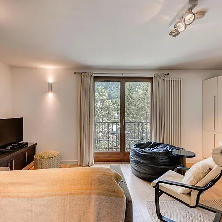 Cosmiques, Alpes Agency, Chamonix, Sleeps 4 *