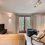 Apartment Cosmiques, Alpes Agency, Central Chamonix, Sleeps 4 *