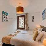 Apartment Cosmiques, Alpes Agency, Central Chamonix, Sleeps 4 * Chamonix