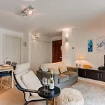 Apartment Cosmiques, Alpes Agency, Central Chamonix, Sleeps 4 * שאמוני