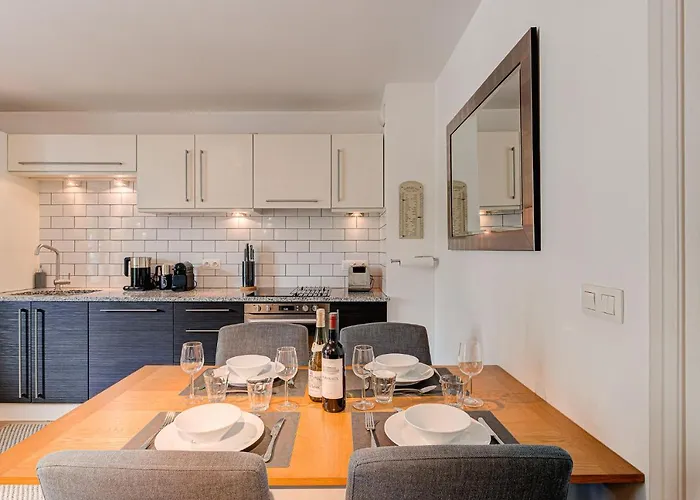 Apartment Cosmiques, Alpes Agency, Central Chamonix, Sleeps 4 Apartamento