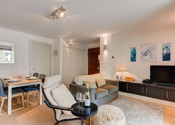 Apartment Cosmiques, Alpes Agency, Central Chamonix, Sleeps 4 * Chamonix