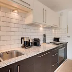 Appartement Apartment Cosmiques, Alpes Agency, Central Chamonix, Sleeps 4