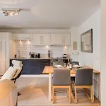 Apartment Cosmiques, Alpes Agency, Central Chamonix, Sleeps 4 *