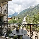 Apartment Cosmiques, Alpes Agency, Central Chamonix, Sleeps 4 Appartement