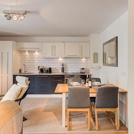 Apartment Cosmiques, Alpes Agency, Central Chamonix, Sleeps 4 *