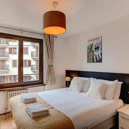 Appartement Apartment Cosmiques, Alpes Agency, Central Chamonix, Sleeps 4