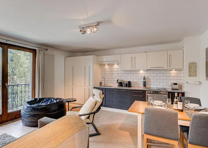 Apartamento Apartment Cosmiques, Alpes Agency, Central Chamonix, Sleeps 4